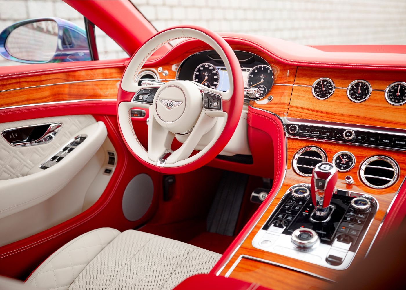 marmelade Kæledyr Dronning Bentley goes the extra mile to match customer yacht and Continental GT V8  interiors | Automotive Interiors World