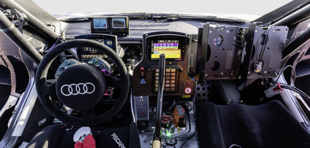 Audi Sport details the cockpit technology in the RS Q e-tron