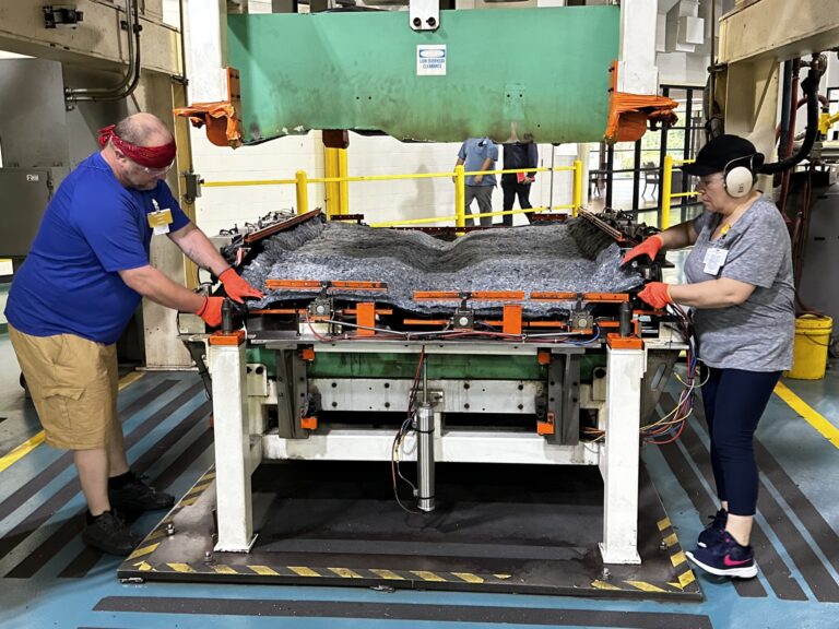 VIDEO: Honda recycles old uniforms to create insulating material for new vehicles