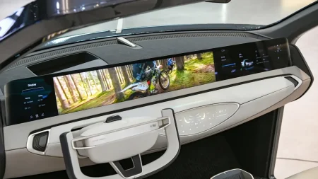 Hyundai Mobis launches fifth-gen integrated driver system with panoramic multi-display Hyundai Mobis launches fifth-gen integrated driver system with panoramic multi-display
