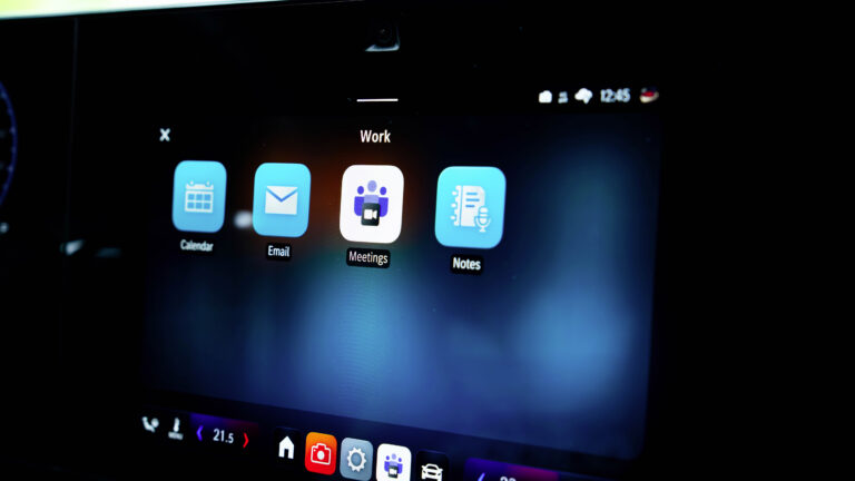 Meetings on the move: Mercedes-Benz expands collaboration with Microsoft Mercedes‑Benz has integrated the latest suite of Microsoft business productivity and collaboration tools into its vehicles.