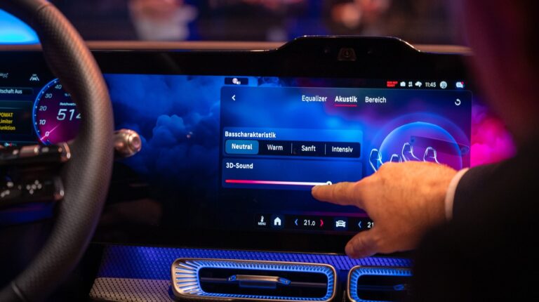 Fraunhofer IDMT brings 3D spatial sound to Mercedes-Benz vehicles Fraunhofer IDMT brings 3D spatial sound audio to Mercedes-Benz vehicles.