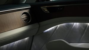 New Bentley concept features merino wool, walnut veneer and aluminum.